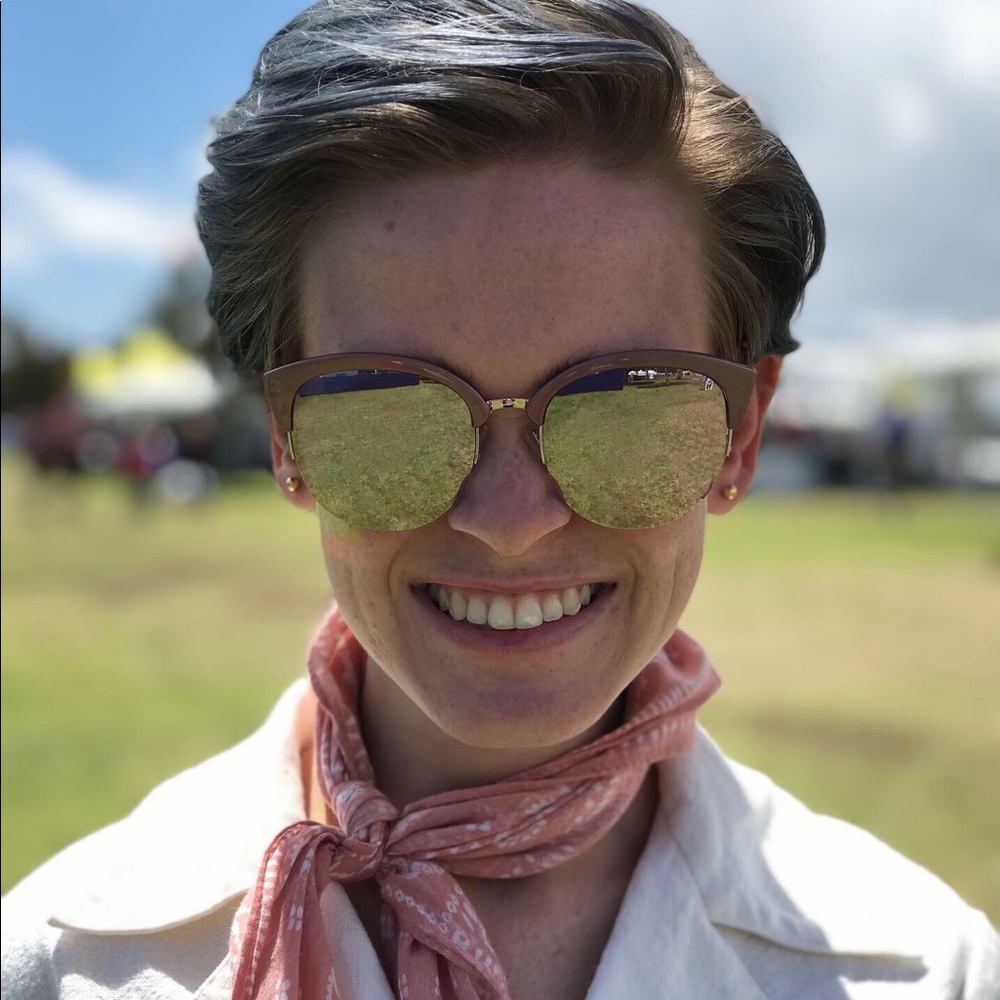 Meet your Posher, Claire